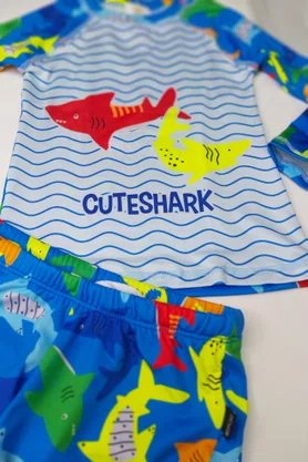 Blusa Infantil Com Proteção UV Tubarão Neon