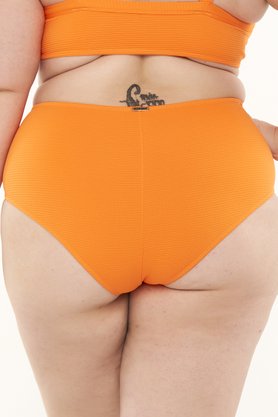Hot Pants Ponta das Canas Plus Size Laranja Texturizado