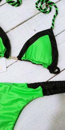 Calcinha De Biquíni Lateral Franzida Verde e Preto