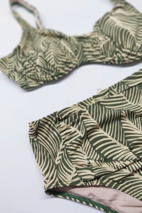 Hot Pants Amores Verde Musgo Folhas