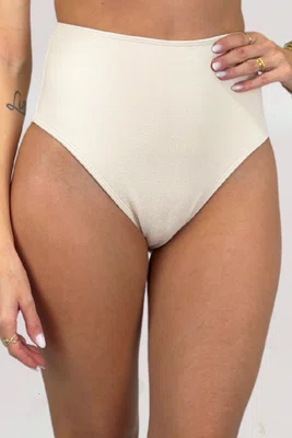 Hot Pants Brisa Areia Textura